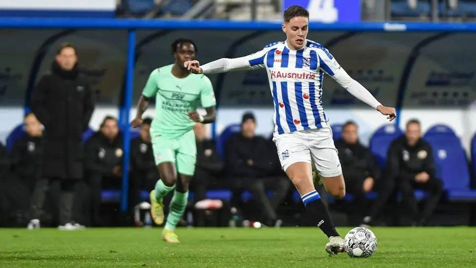 攻方拿到首 攻方拿到首